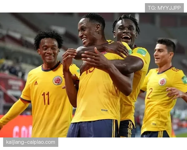 哥伦比亚中场技术细腻 洛伦索构建以J罗为核心的控球体系